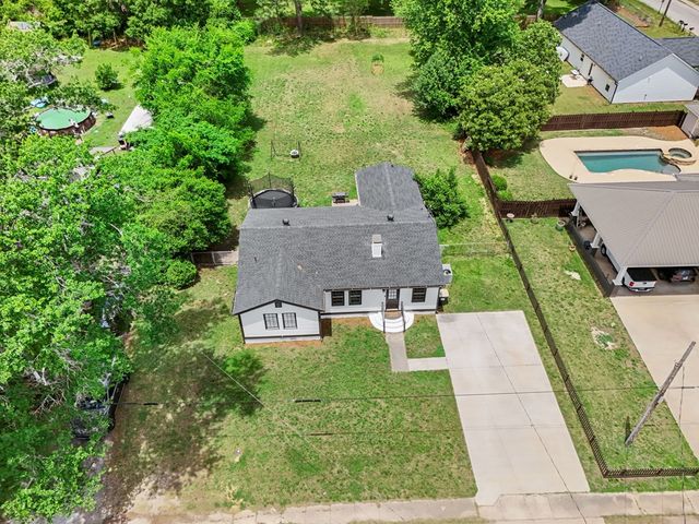311 Folk Ave, Woodbury, GA 30293