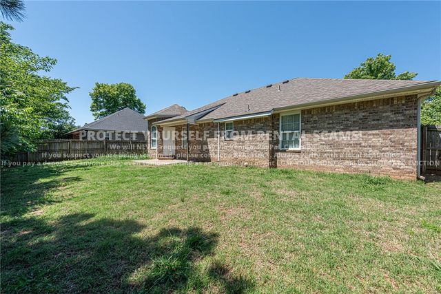 1674 N Hazeltine Drive, Fayetteville, AR 72704