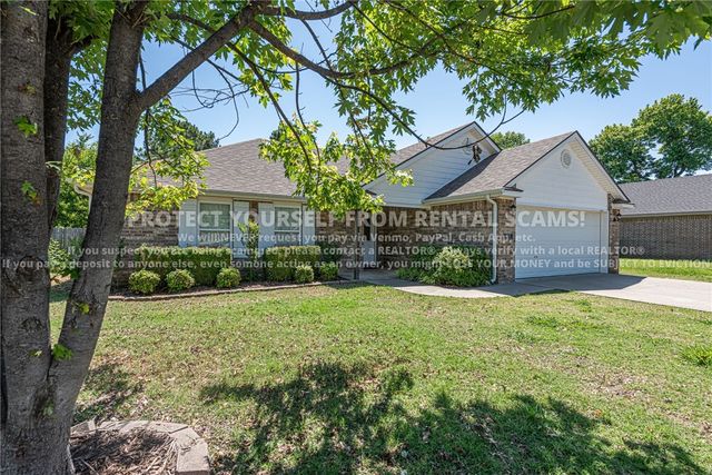 1674 N Hazeltine Drive, Fayetteville, AR 72704