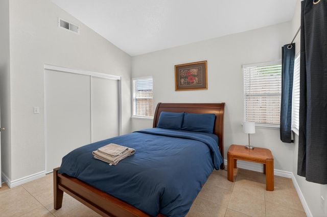 8148 Silverleaf Way, Sacramento, CA 95829