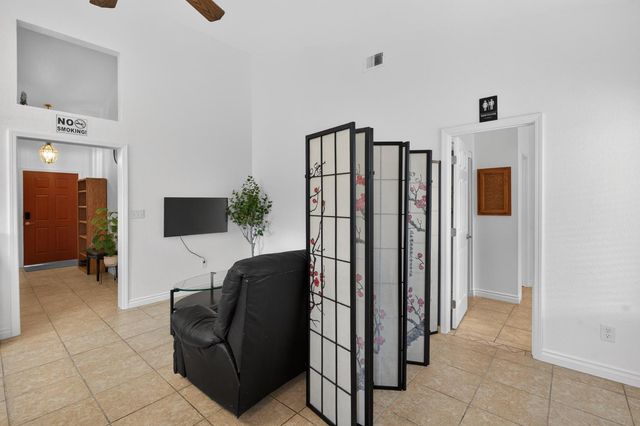 8148 Silverleaf Way, Sacramento, CA 95829