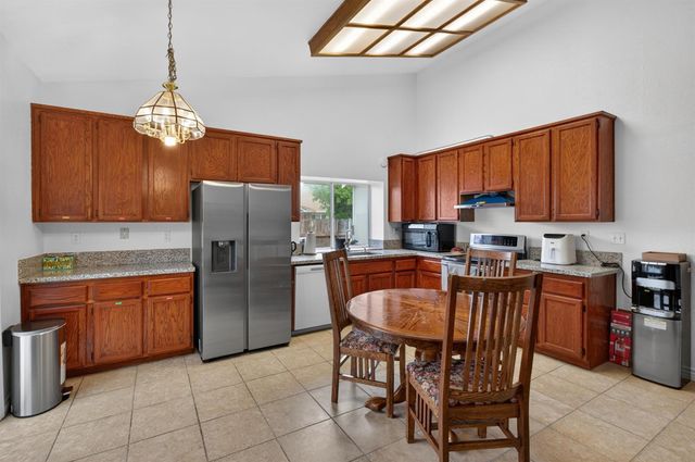 8148 Silverleaf Way, Sacramento, CA 95829