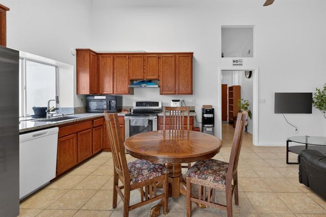 8148 Silverleaf Way, Sacramento, CA 95829