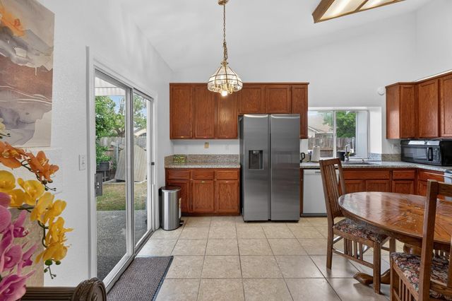 8148 Silverleaf Way, Sacramento, CA 95829