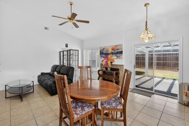 8148 Silverleaf Way, Sacramento, CA 95829