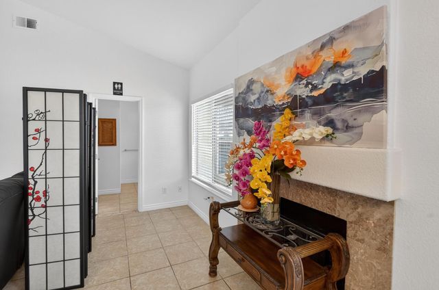 8148 Silverleaf Way, Sacramento, CA 95829