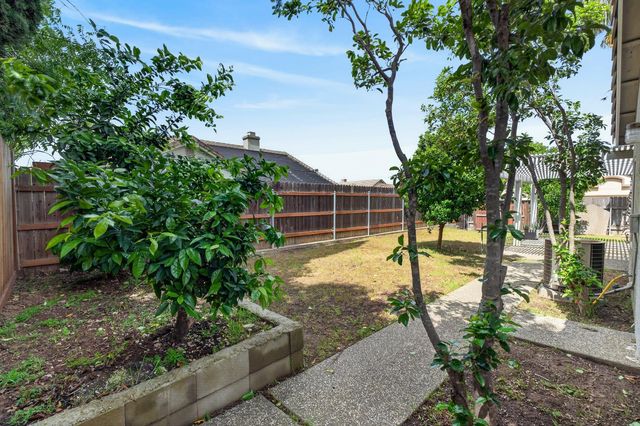 8148 Silverleaf Way, Sacramento, CA 95829