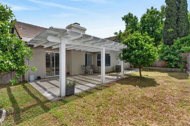 8148 Silverleaf Way, Sacramento, CA 95829