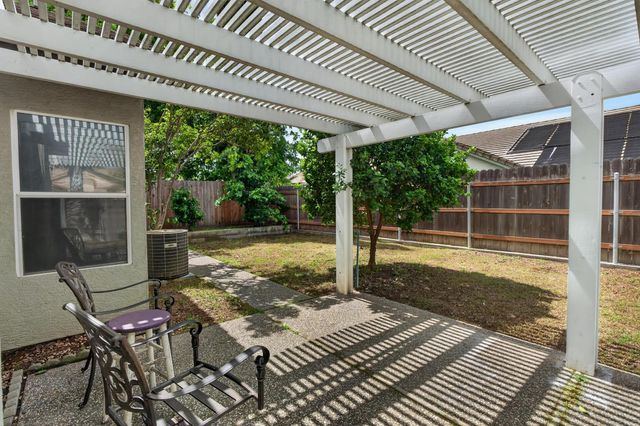 8148 Silverleaf Way, Sacramento, CA 95829