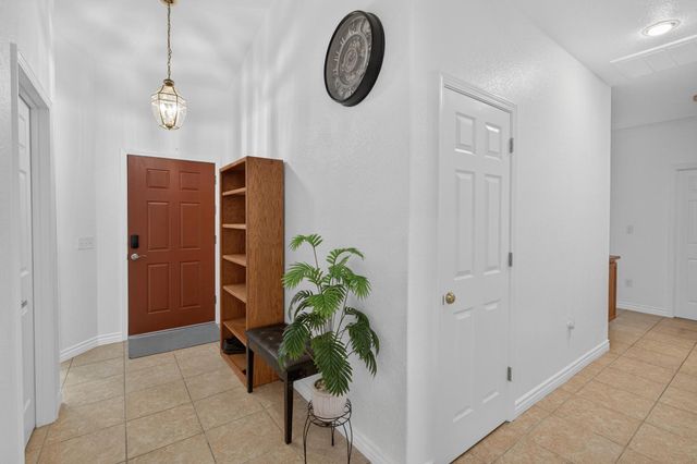 8148 Silverleaf Way, Sacramento, CA 95829