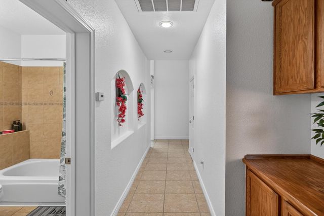 8148 Silverleaf Way, Sacramento, CA 95829