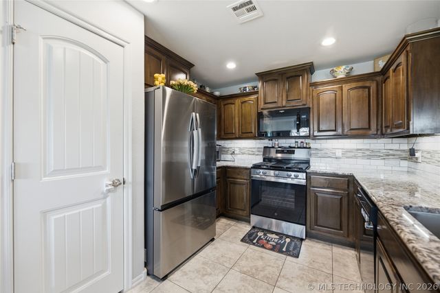 14617 E 112th Place, Owasso, OK 74055