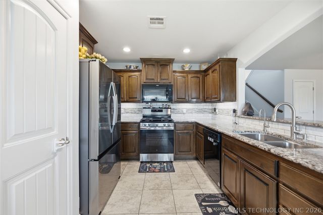 14617 E 112th Place, Owasso, OK 74055