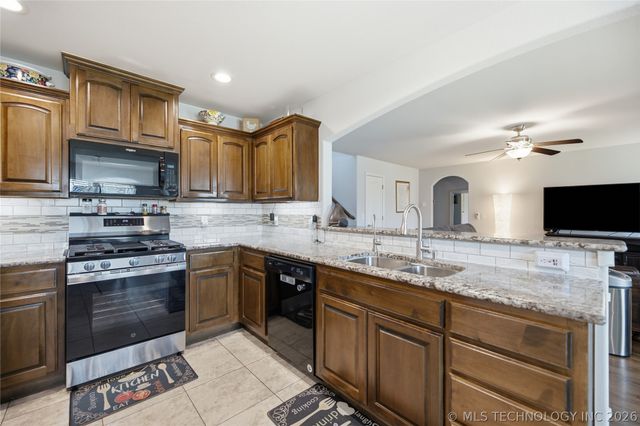 14617 E 112th Place, Owasso, OK 74055