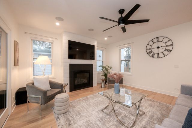 3817 N Lowell Avenue, Chicago, IL 60641