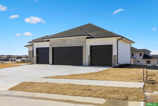 5608 N 213th Street, Elkhorn, NE 68022