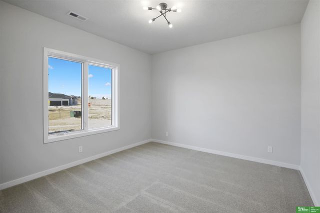 5608 N 213th Street, Elkhorn, NE 68022