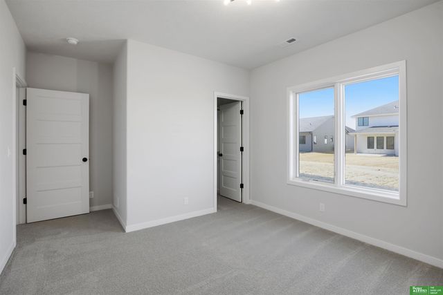 5608 N 213th Street, Elkhorn, NE 68022