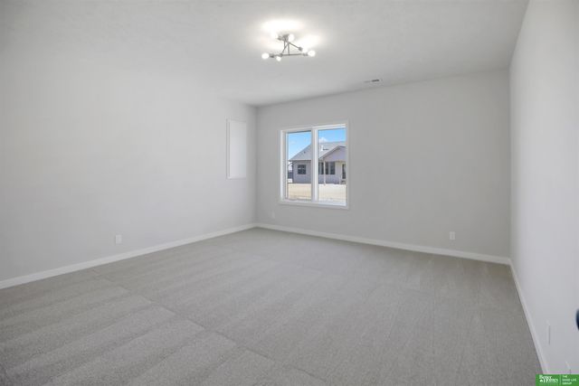 5608 N 213th Street, Elkhorn, NE 68022