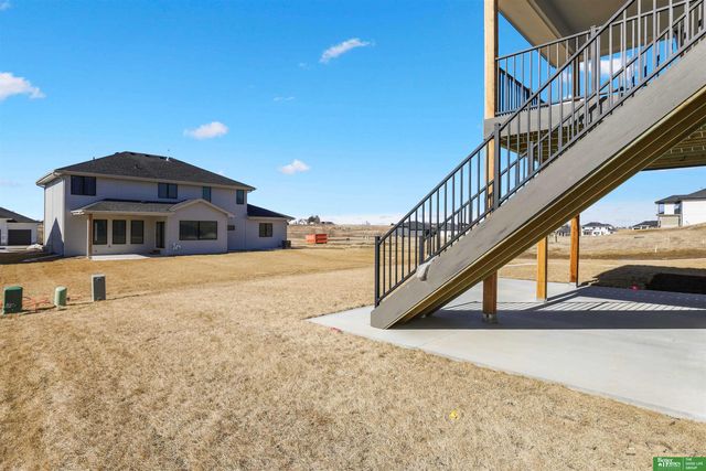 5608 N 213th Street, Elkhorn, NE 68022