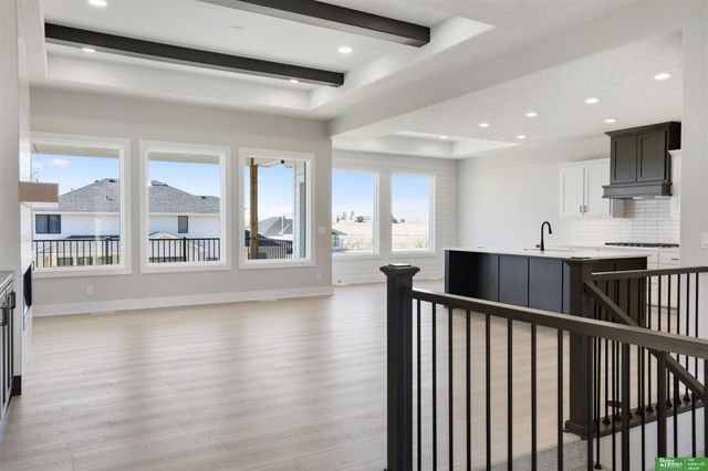 5608 N 213th Street, Elkhorn, NE 68022