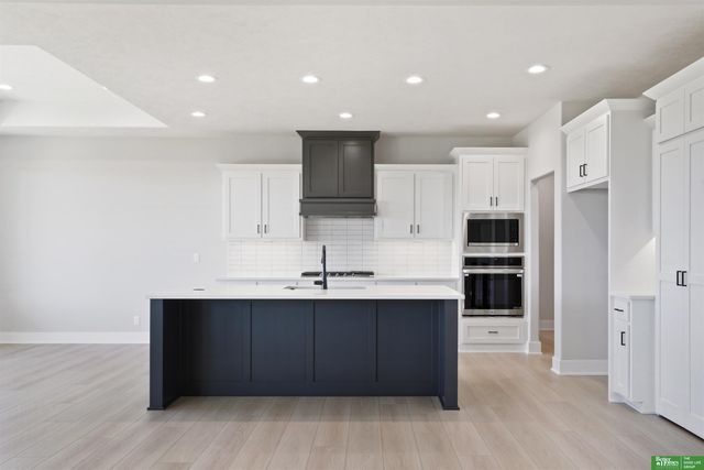 5608 N 213th Street, Elkhorn, NE 68022