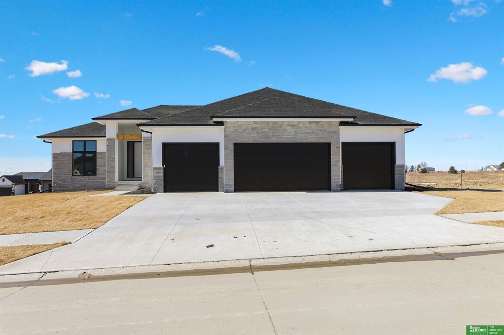 5608 N 213th Street, Elkhorn, NE 68022