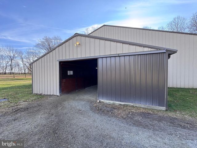 195 DALEVILLE RD, Cochranville, PA 19330