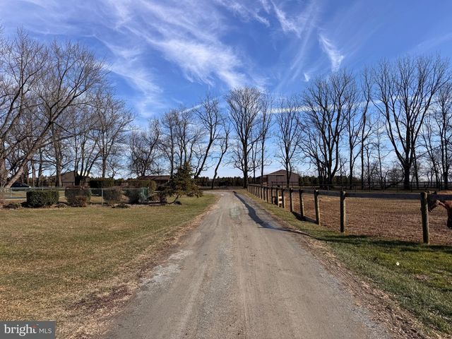 195 DALEVILLE RD, Cochranville, PA 19330