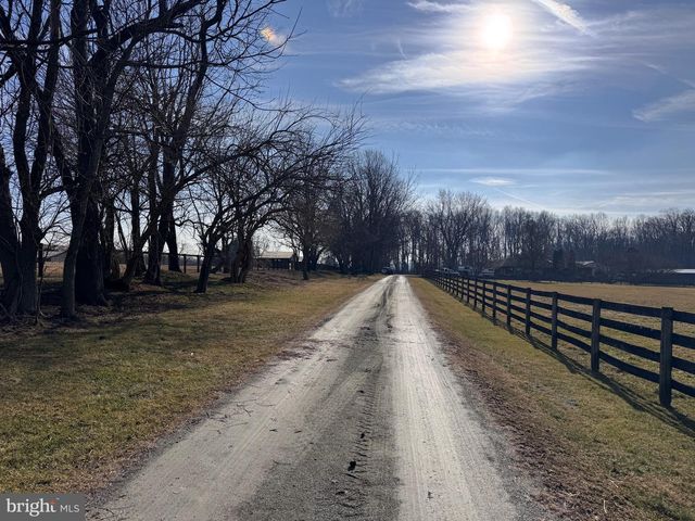 195 DALEVILLE RD, Cochranville, PA 19330