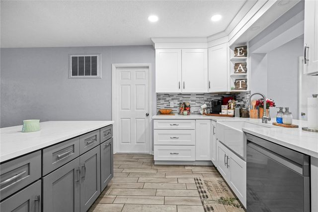 5772 56TH TERRACE N, St Petersburg, FL 33709