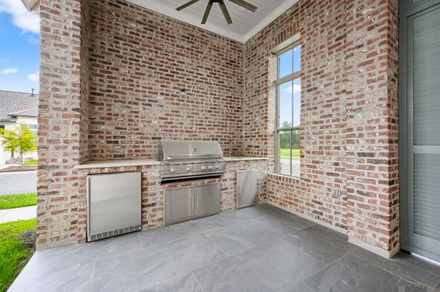 8638 Greenbrier Cove Rd, Saint George, LA 70817