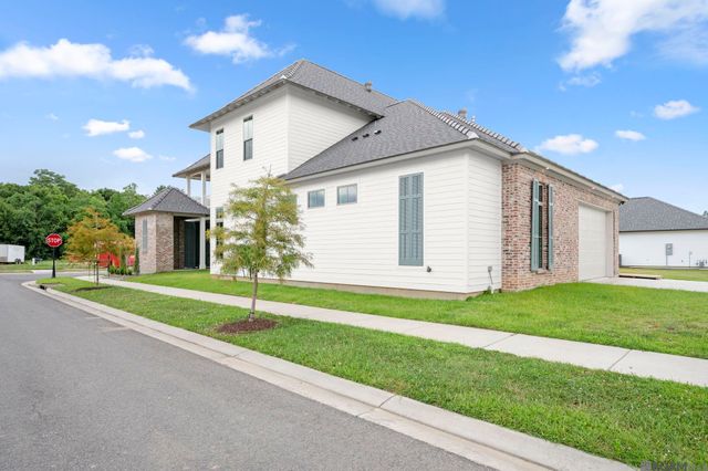 8638 Greenbrier Cove Rd, Saint George, LA 70817