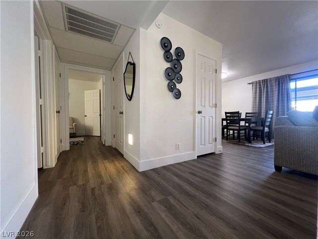 5404 River Glen Drive 353, Las Vegas, NV 89103