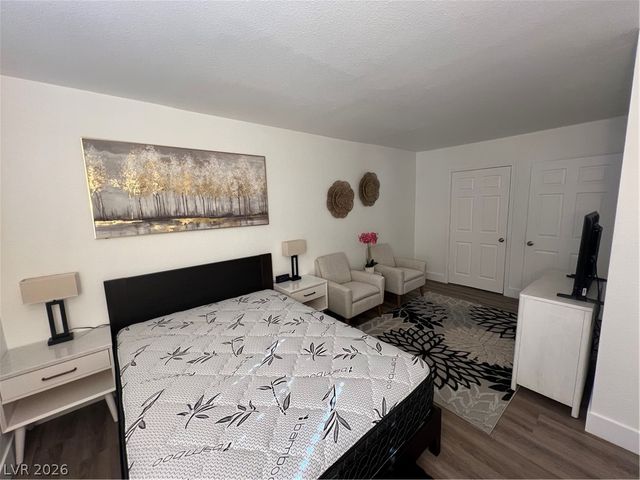 5404 River Glen Drive 353, Las Vegas, NV 89103