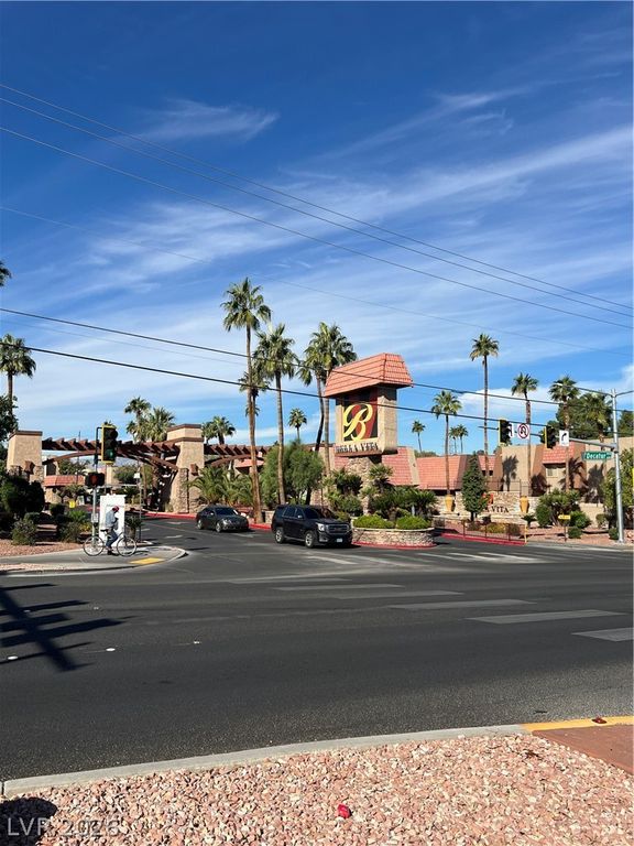 5404 River Glen Drive 353, Las Vegas, NV 89103