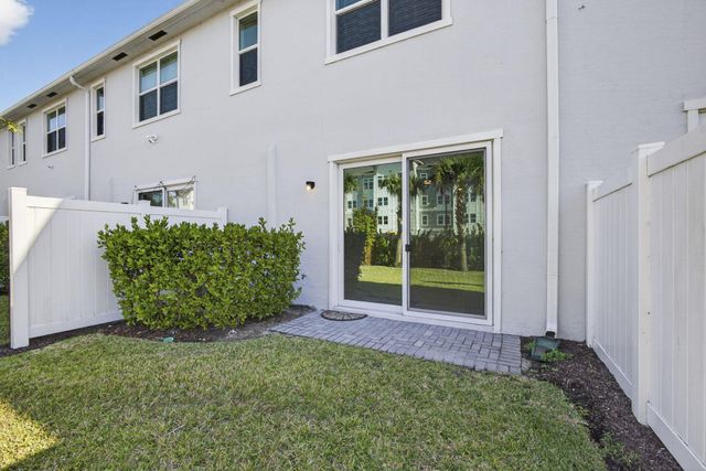 846 SE Grovebush Lane, Port St Lucie, FL 34984
