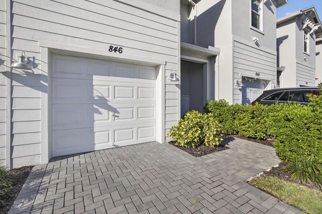 846 SE Grovebush Lane, Port St Lucie, FL 34984