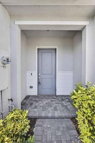 846 SE Grovebush Lane, Port St Lucie, FL 34984