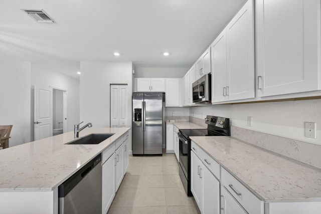 846 SE Grovebush Lane, Port St Lucie, FL 34984