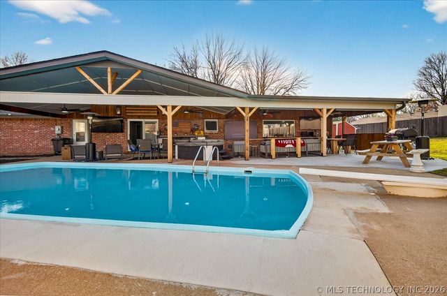 1776 Harned Drive, Bartlesville, OK 74006