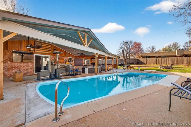 1776 Harned Drive, Bartlesville, OK 74006