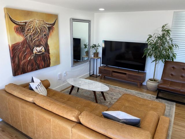 1102 Clayton LN, Austin, TX 78723