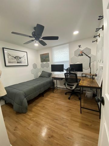 1102 Clayton LN, Austin, TX 78723