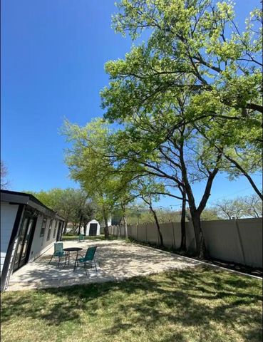 1102 Clayton LN, Austin, TX 78723