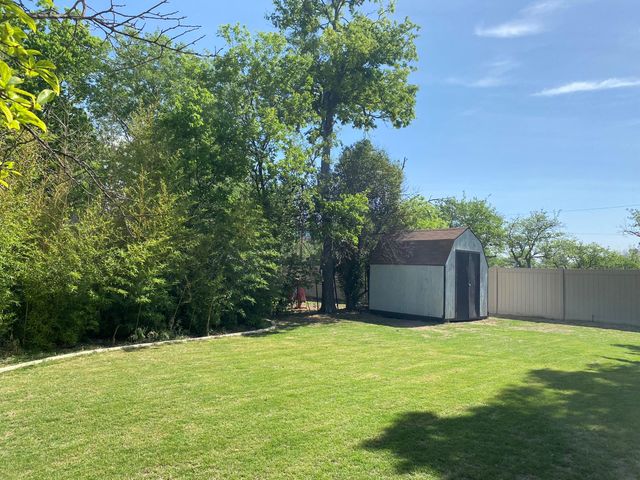 1102 Clayton LN, Austin, TX 78723