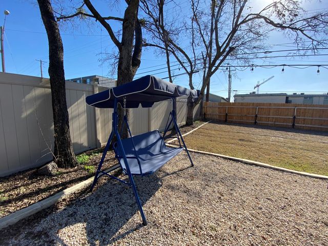 1102 Clayton LN, Austin, TX 78723