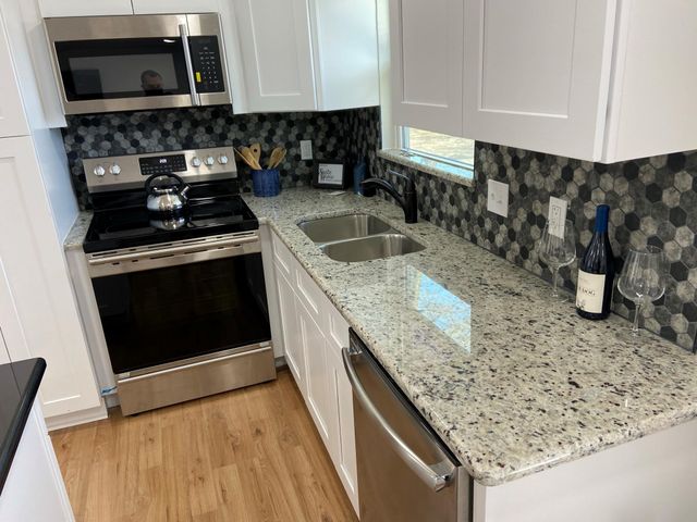 1102 Clayton LN, Austin, TX 78723