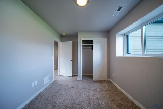 577 ANTIETAM DR, Box Elder, SD 57719