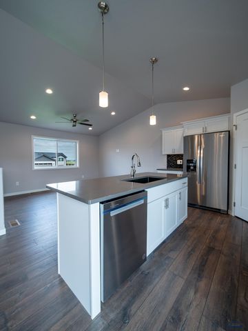 577 ANTIETAM DR, Box Elder, SD 57719